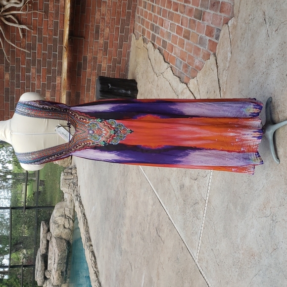 Exquisite Shahida Parides silk resort wear beaded dress - Picture 4 of 11